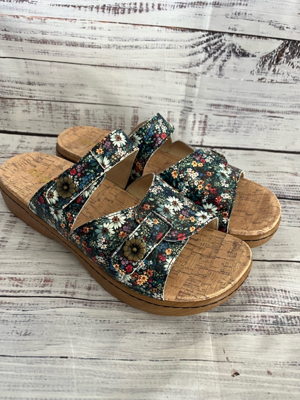 Alegria Leather Adjustable Slide
Sandals Floral Print Krystal Size 42 11.5-12